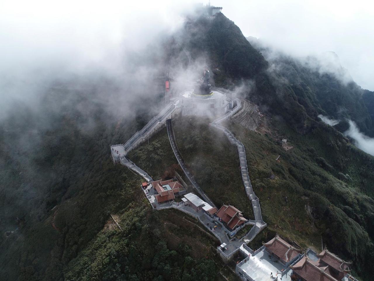 Hotel de la Coupole - MGallery Sapa Exterior foto Aerial view of the summit