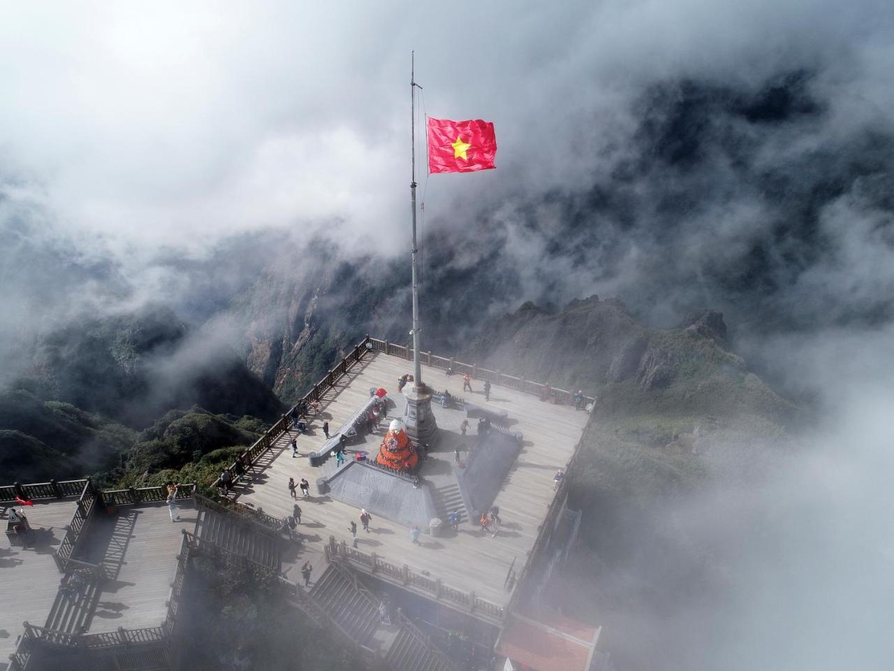 Hotel de la Coupole - MGallery Sapa Exterior foto The summit of Fansipan